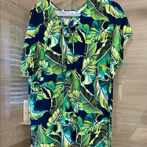 Tommy Bahama Tropical Green and Blue Shirt size Large cap sleeve